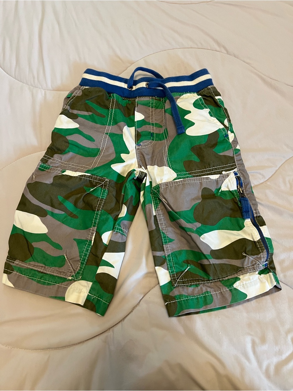 Mini Boden Camouflage Cargo Kids Shorts - Green Camo Techno’s
